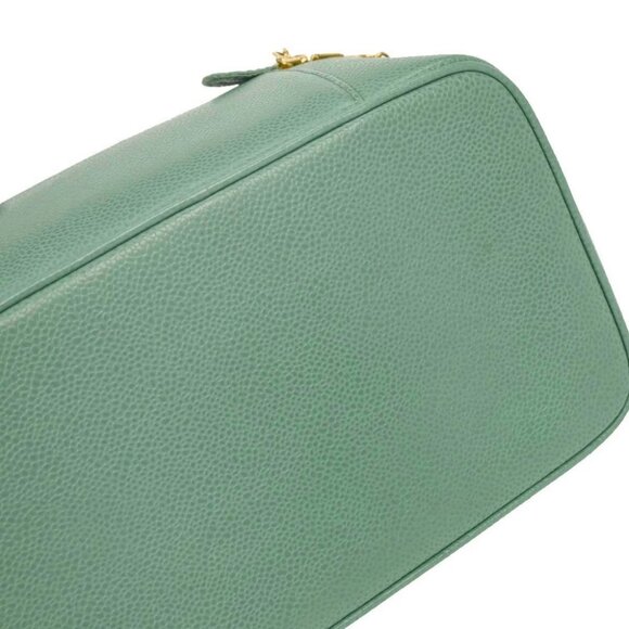 Chanel Green Calfskin Vanity Handbag - Picture 3 of 10